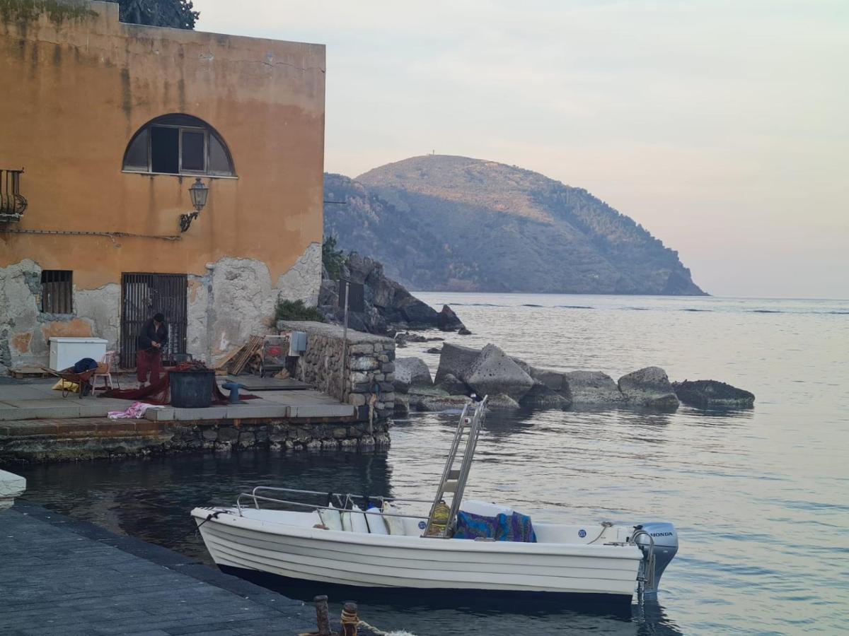 Lipari Centro Storico Flat 6 Mins From Port Apartman Kültér fotó